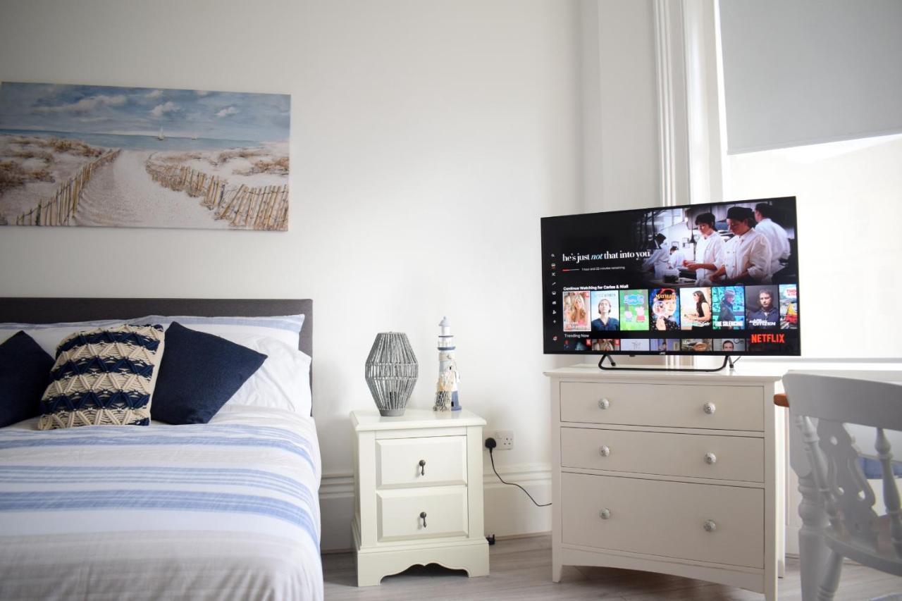 The Bay Beach Apartments Bournemouth Ngoại thất bức ảnh